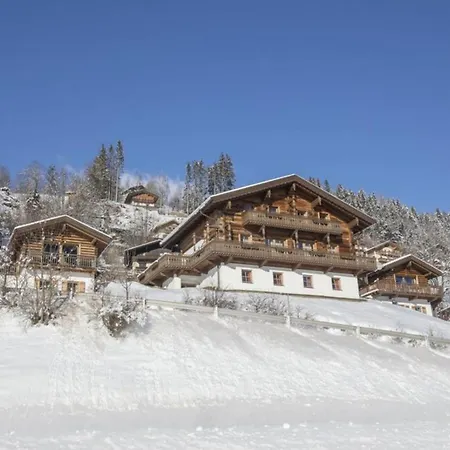 Schoneben Bauernhaus Wald im Pinzgau