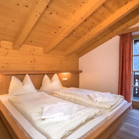 Feriehus Schoneben Bauernhaus Wald im Pinzgau