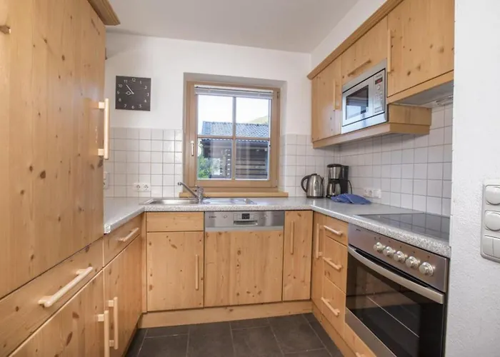 Schoneben Bauernhaus Wald im Pinzgau